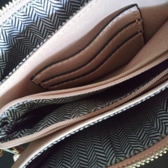 NWT ISABELLE VEGAN CROSSBODY BAG WRISTLET CLUTCH - Picture 6 of 6